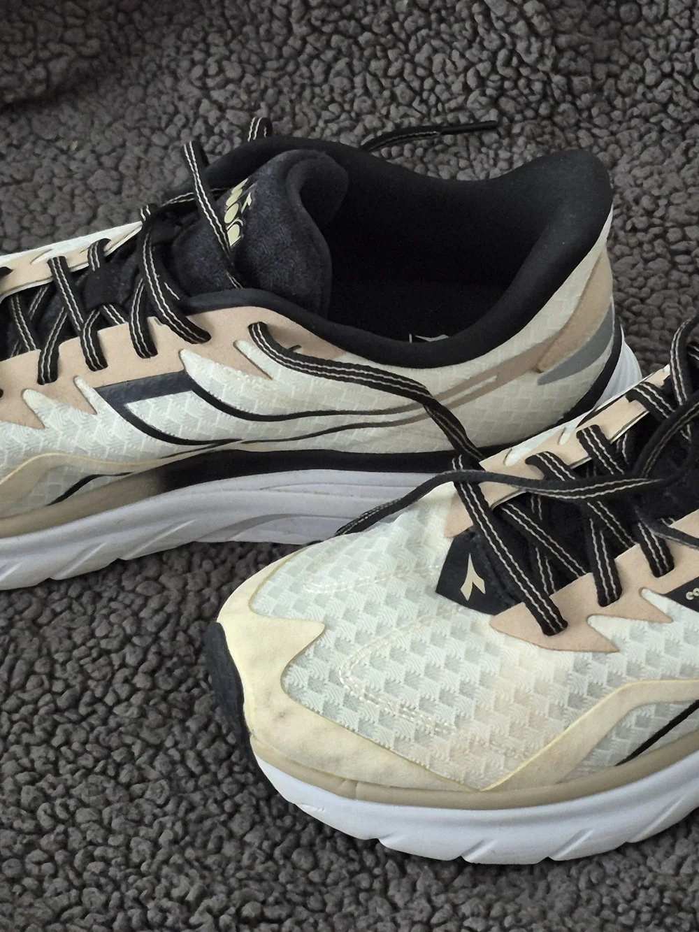 Diadora Men's Equipe Nucleo Cream and Black Running Sneakers 8.5